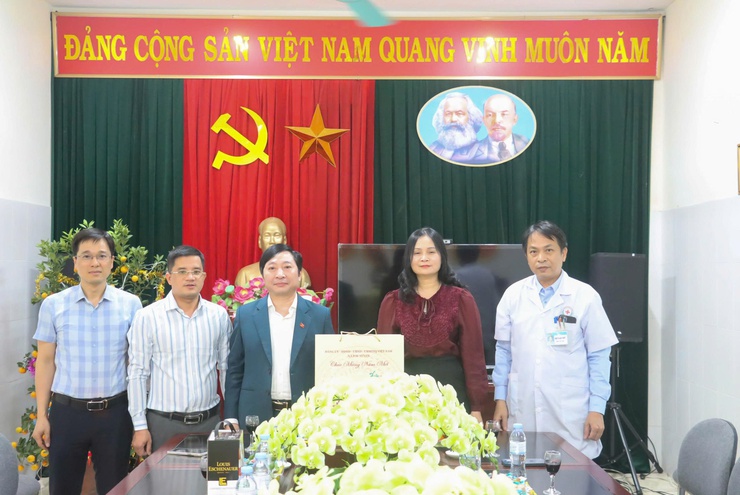 Lãnh đạo xã Đại Xuyên thăm, chúc Tết các đơn vị trực Tết Nguyên đán năm 2026 trên địa bàn xã- Ảnh 6.