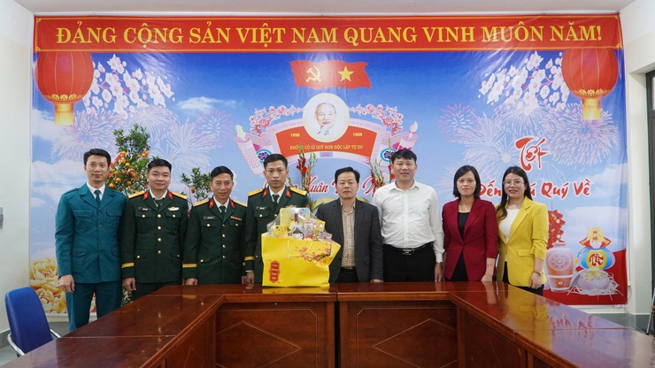 Lãnh đạo xã Đại Xuyên thăm, chúc Tết các đơn vị trực Tết Nguyên đán năm 2026 trên địa bàn xã- Ảnh 7.