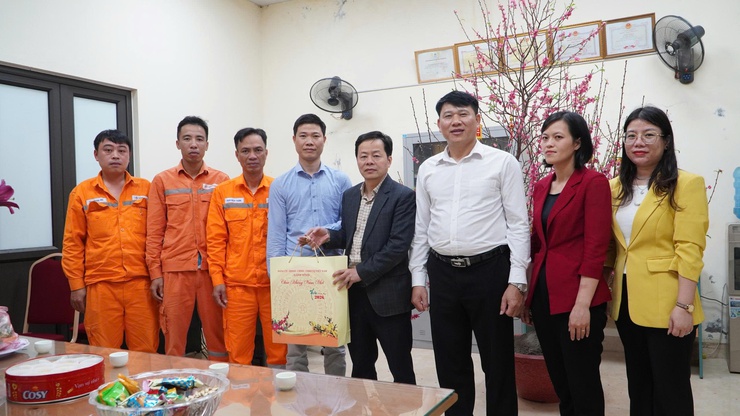 Lãnh đạo xã Đại Xuyên thăm, chúc Tết các đơn vị trực Tết Nguyên đán năm 2026 trên địa bàn xã- Ảnh 8.