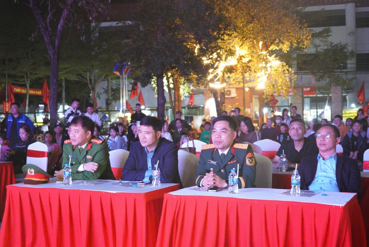 Phường Chương Mỹ tổ chức Chương trình nghệ thuật "Xuân dâng Đảng - Xuân đất nước"
- Ảnh 3.