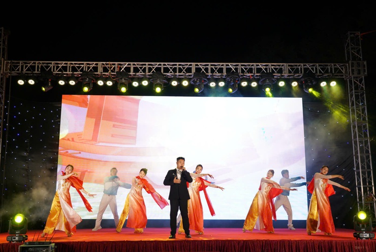 Phường Chương Mỹ tổ chức Chương trình nghệ thuật "Xuân dâng Đảng - Xuân đất nước"
- Ảnh 5.