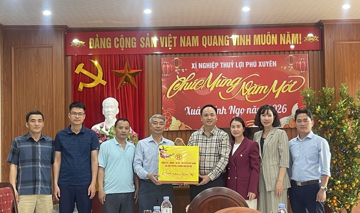 Đồng chí Phó Bí thư Thường trực Đảng uỷ xã thăm, chúc Tết các đơn vị trực Tết nhân dịp Xuân Bính Ngọ 2026- Ảnh 1.