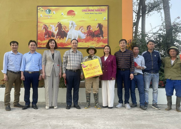 Đồng chí Phó Bí thư Thường trực Đảng uỷ xã thăm, chúc Tết các đơn vị trực Tết nhân dịp Xuân Bính Ngọ 2026- Ảnh 3.