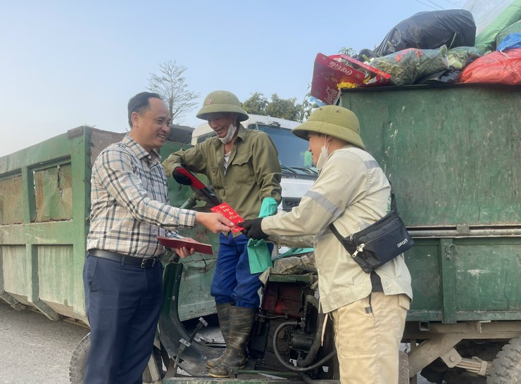 Đồng chí Phó Bí thư Thường trực Đảng uỷ xã thăm, chúc Tết các đơn vị trực Tết nhân dịp Xuân Bính Ngọ 2026- Ảnh 4.