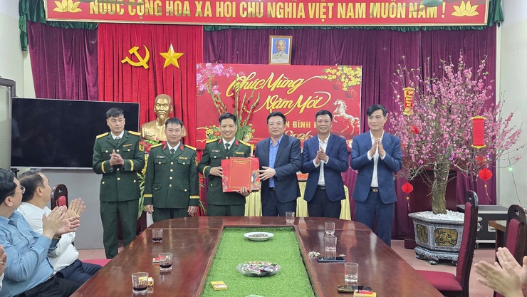 Các đồng chí Lãnh đạo xã Thiên Lộc kiểm tra, thăm, động viên các lực lượng ứng trực đêm giao thừa Xuân Bính Ngọ 2026- Ảnh 2.