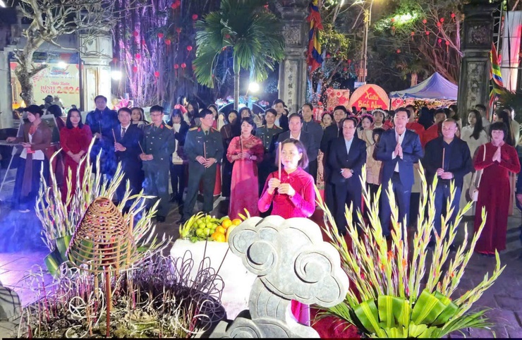 Đầu năm du xuân, trẩy hội, lễ Phật, cầu an tại các di tích lịch sử – văn hóa trên địa bàn phường Tùng Thiện- Ảnh 1.