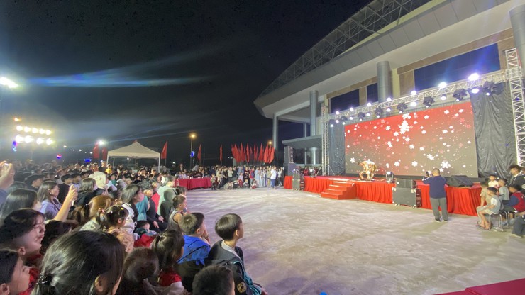 XÃ PHÚC THỌ RỘN RÀNG ĐÊM HỘI XIẾC – VĂN NGHỆ VÀ BẮN PHÁO HOA CHÀO XUÂN BÍNH NGỌ 2026- Ảnh 3.