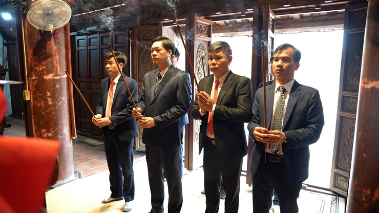 Lãnh đạo xã Dương Hoà dâng hương đầu xuân- Ảnh 2.