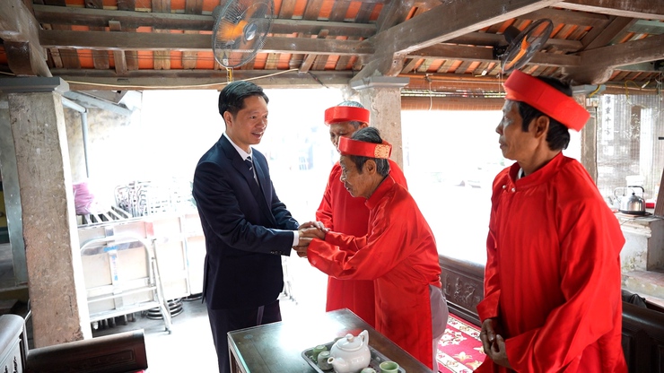 Lãnh đạo xã Dương Hoà dâng hương đầu xuân- Ảnh 9.