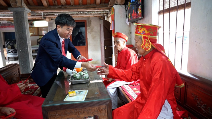 Lãnh đạo xã Dương Hoà dâng hương đầu xuân- Ảnh 10.