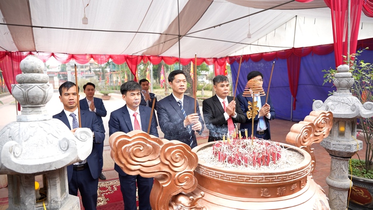 Lãnh đạo xã Dương Hoà dâng hương đầu xuân- Ảnh 5.