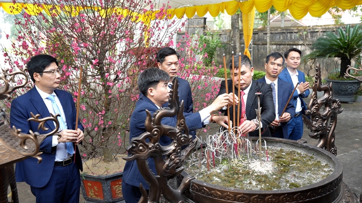 Lãnh đạo xã Dương Hoà dâng hương đầu xuân- Ảnh 7.