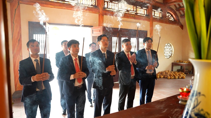 Lãnh đạo xã Dương Hoà dâng hương đầu xuân- Ảnh 8.