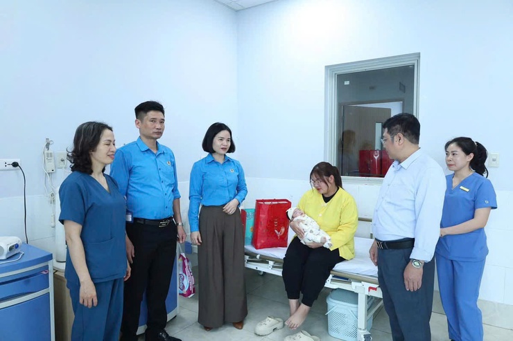 100 suất quà Tết được trao tới bệnh nhân Bệnh viện đa khoa Thường Tín- Ảnh 3.