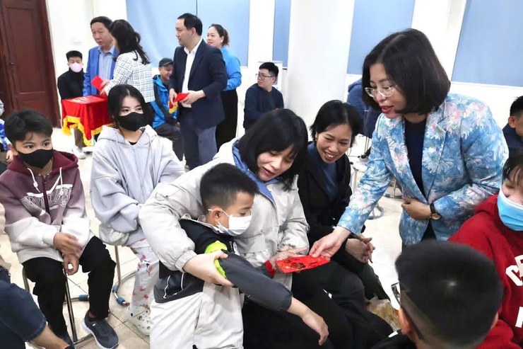 Công đoàn xã Thường Tín tổ chức "Chuyến xe Công đoàn" đưa người lao động về quê đón Tết- Ảnh 5.