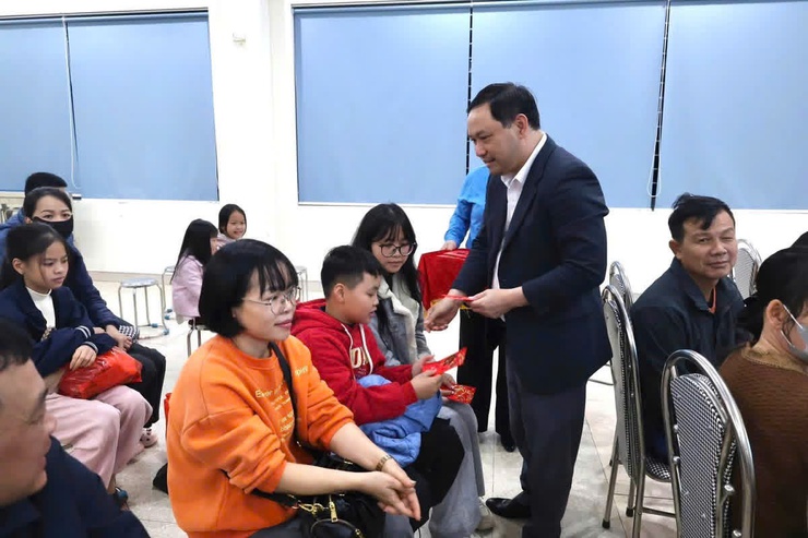 Công đoàn xã Thường Tín tổ chức "Chuyến xe Công đoàn" đưa người lao động về quê đón Tết- Ảnh 4.