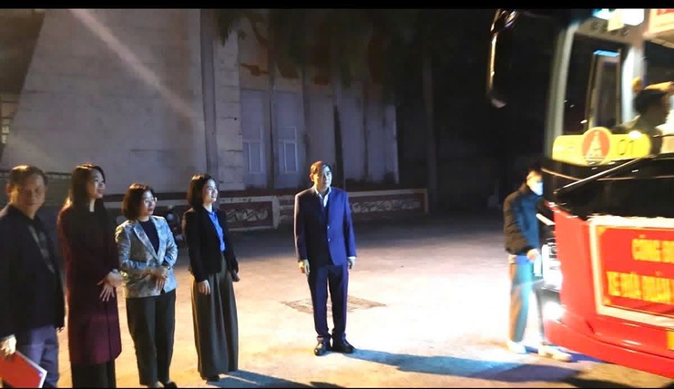 Công đoàn xã Thường Tín tổ chức "Chuyến xe Công đoàn" đưa người lao động về quê đón Tết- Ảnh 3.