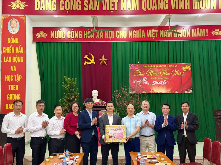 Đảng ủy - HĐND - UBND - Ủy ban MTTQ Việt Nam xã Phù Đổng thăm, động viên các lực lượng trực Tết và chúc Tết nhân dân trên địa bàn- Ảnh 10.