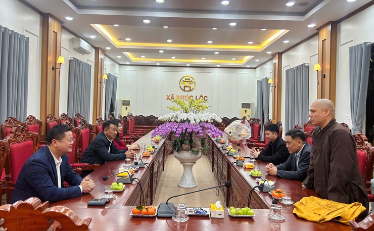 Ấm áp đêm giao thừa: Chùa Nghiêm Phúc thăm, chúc Tết xã Phúc Lộc- Ảnh 3.