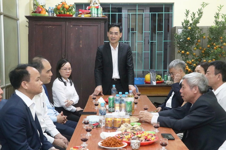 Đảng ủy - HĐND - UBND - Ủy ban MTTQ Việt Nam xã Phù Đổng thăm, động viên các lực lượng trực Tết và chúc Tết nhân dân trên địa bàn- Ảnh 6.