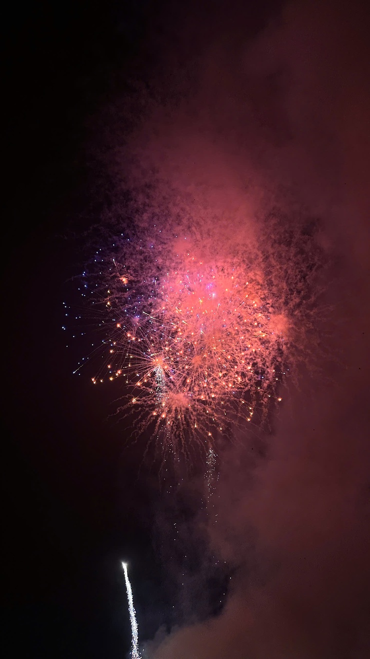 Đêm pháo hoa rực rỡ chào đón năm mới tại phường Chương Mỹ- Ảnh 5.