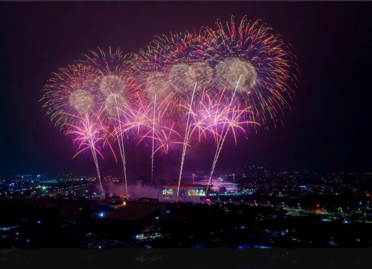 MỪNG ĐẢNG MỪNG XUÂN BÍNH NGỌ SANG - ĐẠI MỖ KHÍ THẾ THÊM RỘN RÀNG - NHÀ NHÀ HÂN HOAN MỪNG ĐÓN TẾT - PHÁO HOA RỰC RỠ SÁNG PHÙNG KHOANG- Ảnh 1.