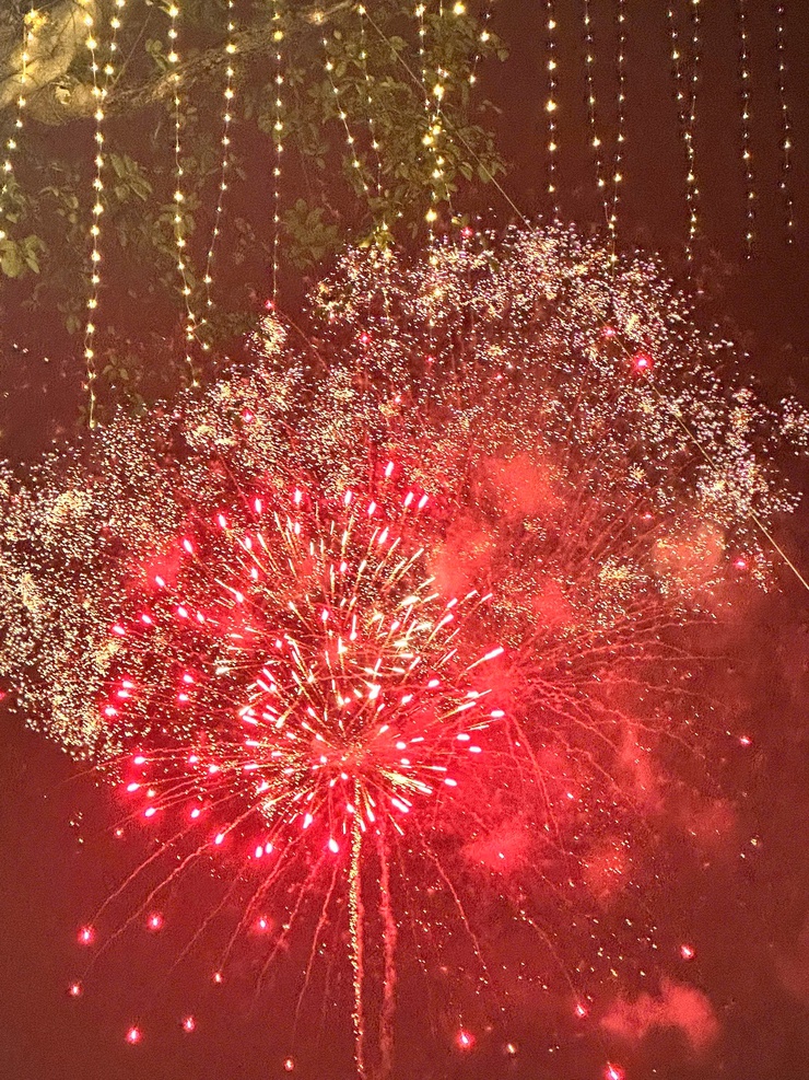 Đêm pháo hoa rực rỡ chào đón năm mới tại phường Chương Mỹ- Ảnh 3.