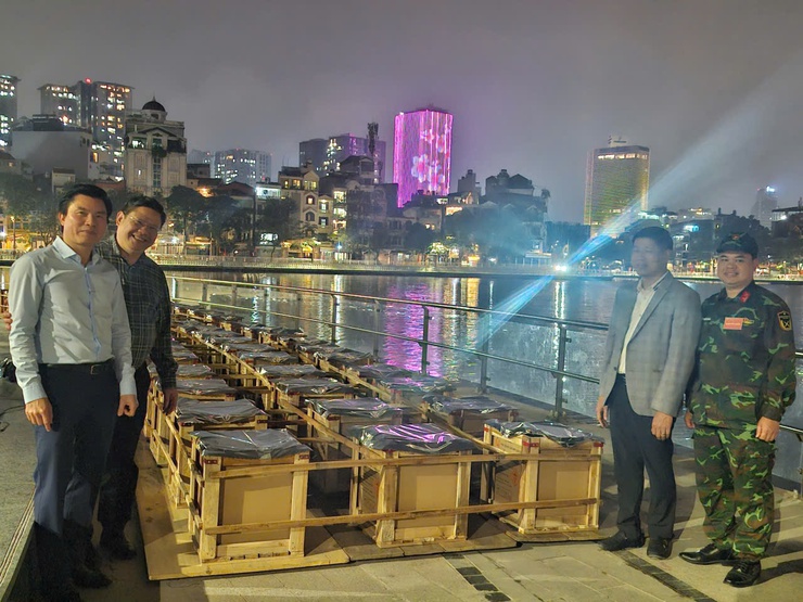 Đêm giao thừa xuân Bính Ngọ 2026: những bước chân thầm lặng của vì bình yên và niềm vui của nhân dân phường Ô Chợ Dừa- Ảnh 7.