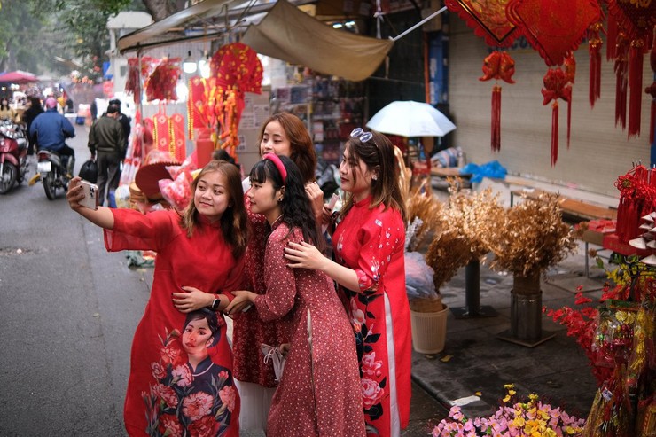 Dự báo thời tiết ngày 18/2 (Mùng 2 tết), Hà Nội: có lúc có mưa nhỏ. Trời rét.- Ảnh 1.