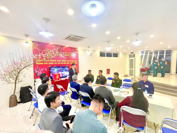 Lãnh đạo phường Thanh Xuân thăm, động viên lực lượng bắn pháo hoa đêm Giao thừa Bính Ngọ 2026- Ảnh 2.