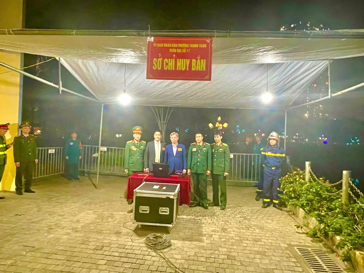 Lãnh đạo phường Thanh Xuân thăm, động viên lực lượng bắn pháo hoa đêm Giao thừa Bính Ngọ 2026- Ảnh 3.