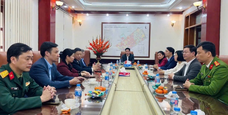 Thường trực Đảng ủy gặp mặt các đồng chí ủy viên Ban Thường vụ Đảng ủy phường triển khai các nhiệm vụ trọng tâm từ ngày đầu năm mới- Ảnh 1.