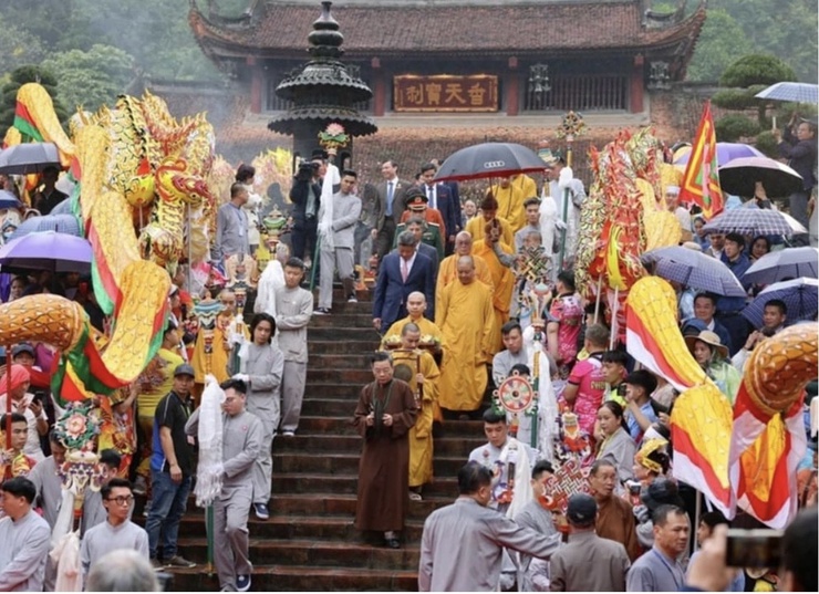 ĐI CHÙA, LỄ HỘI ĐẦU NĂM - KHÔNG GIAN VĂN HÓA TÂM LINH CỦA MÙA XUÂN- Ảnh 2.