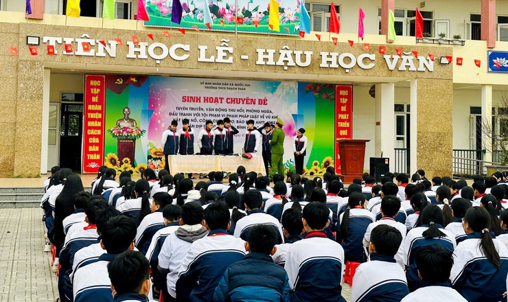 TRƯỜNG THCS THẠCH THÁN TĂNG CƯỜNG TUYÊN TRUYỀN PHÁP LUẬT, CHUNG TAY BẢO ĐẢM AN TOÀN DỊP TẾT NGUYÊN ĐÁN BÍNH NGỌ 2026- Ảnh 1.