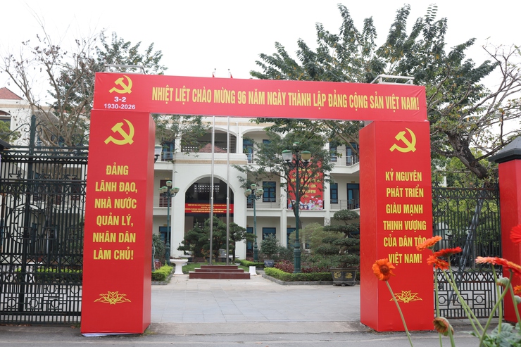 Quốc Oai rực rỡ cờ hoa chào mừng 96 năm Ngày thành lập Đảng Cộng sản Việt Nam, đón Xuân Bính Ngọ và hướng tới ngày hội bầu cử đại biểu Quốc hội và HĐND các cấp- Ảnh 1.