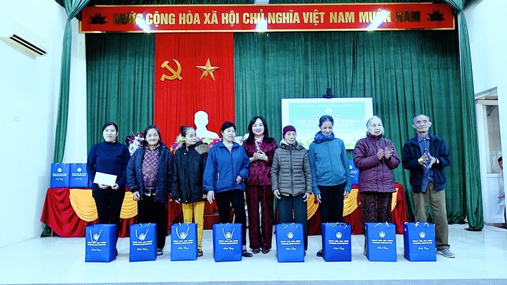 Vân Đình: Tổ chức 6 đoàn thăm, tặng quà nhân dịp Tết Nguyên đán Bính Ngọ năm 2026- Ảnh 1.