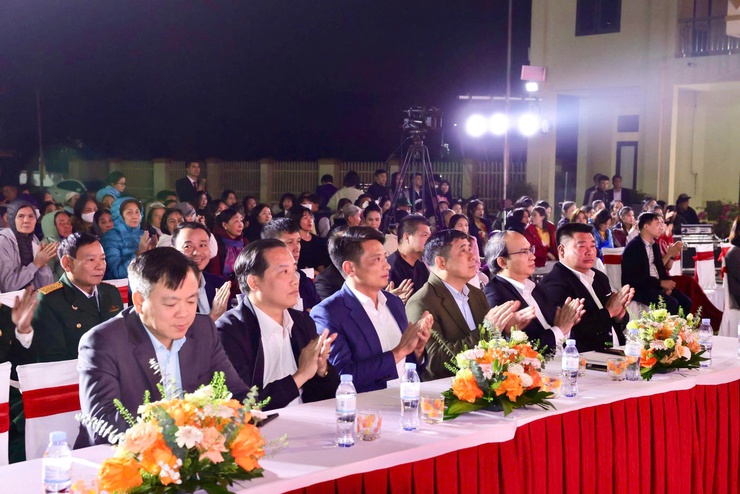 CHƯƠNG TRÌNH NGHỆ THUẬT CHÀO MỪNG THÀNH CÔNG ĐẠI HỘI ĐẠI BIỂU TOÀN QUỐC LẦN THỨ XIV CỦA ĐẢNG VỚI CHỦ ĐỀ “KHÚC TRÁNG CA DƯỚI CỜ ĐẢNG”- Ảnh 1.