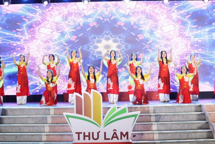 CHƯƠNG TRÌNH NGHỆ THUẬT CHÀO MỪNG THÀNH CÔNG ĐẠI HỘI ĐẠI BIỂU TOÀN QUỐC LẦN THỨ XIV CỦA ĐẢNG VỚI CHỦ ĐỀ “KHÚC TRÁNG CA DƯỚI CỜ ĐẢNG”- Ảnh 12.