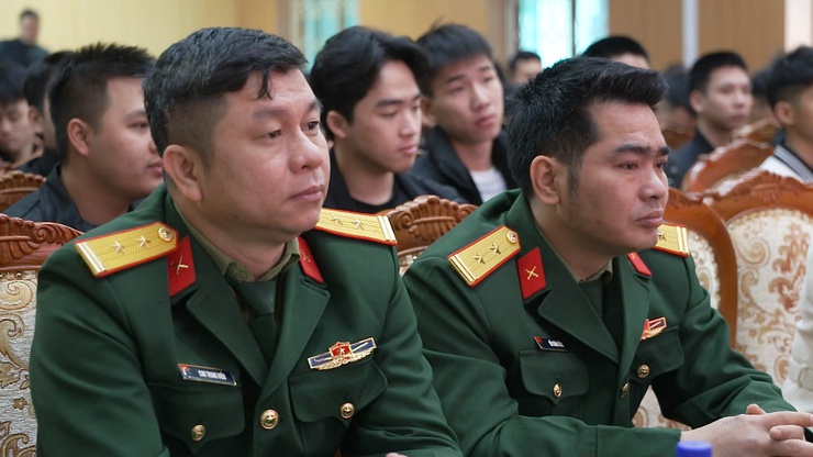 ĐU-HĐND-UBND-UBMTTQ Việt Nam xã Thư Lâm tổ chức hội nghị đón nhận quân nhân hoàn thành nghĩa vụ quân sự trở về địa phương và giao nhiệm vụ cho công dân chuẩn bị lên đường nhập ngũ, thực hiện nghĩa vụ tham gia công an nhân dân  năm 2025- Ảnh 3.