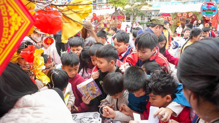 HỘI CHỢ XUÂN 2026 TẠI TRƯỜNG TIỂU HỌC TÂN HÒA DIỄN RA SÔI NỔI, ĐẬM ĐÀ BẢN SẮC TẾT CỔ TRUYỀN- Ảnh 11.