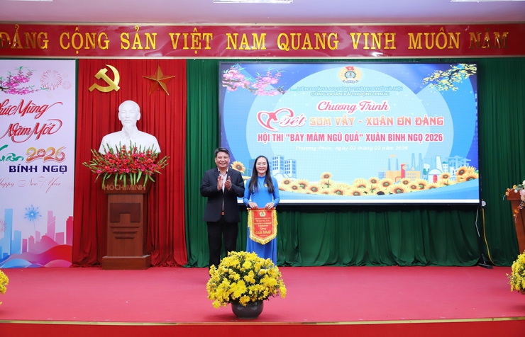 Công đoàn xã Thượng Phúc tổ chức Chương trình “Tết sum vây – Xuân ơn Đảng” và Hội thi “Bày mâm ngũ quả” xuân Bính Ngọ 2026- Ảnh 9.
