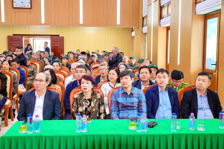 ĐỒNG CHÍ NGUYỄN HỮU NGHĨA- ỦY VIÊN BCH TRUNG ƯƠNG ĐẢNG, BÍ THƯ TỈNH ỦY HƯNG YÊN TỔ CHỨC TRAO QUÀ TẾT NGUYÊN ĐÁN BÍNH NGỌ NĂM 2026 CHO CÁC GIA ĐÌNH CHÍNH SÁCH, NGƯỜI CÓ CÔNG TRÊN ĐỊA BÀN XÃ THƯ LÂM- Ảnh 13.