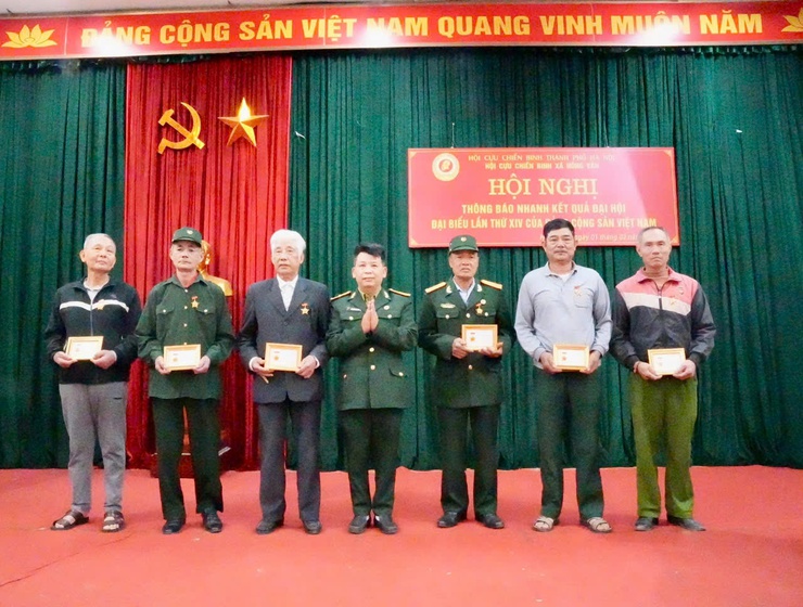 Gần 200 hội viên Hội CCB xã Hồng Vân được nghe thông báo nhanh kết quả Đại hội đại biểu toàn quốc lần thứ XIV của Đảng - Ảnh 7.