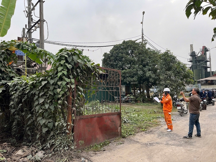 Phường Lĩnh Nam: Cắt điện, khẩn trương tháo dỡ 16 trạm trộn bê tông, asphalt- Ảnh 2.