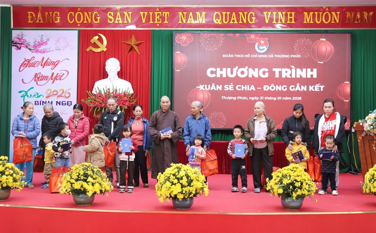 Đoàn thanh niên xã thượng phúc mang Xuân yêu thương đến học sinh có hoàn cảnh khó khăn trong xã- Ảnh 3.