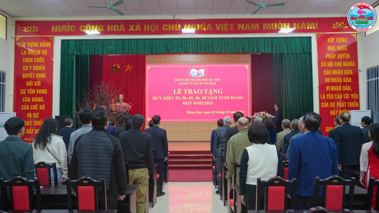 LỄ TRAO TẶNG HUY HIỆU ĐẢNG ĐỢT 03/02/2026 TẠI XÃ HƯNG ĐẠO- Ảnh 2.