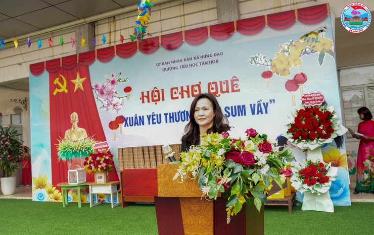 HỘI CHỢ XUÂN 2026 TẠI TRƯỜNG TIỂU HỌC TÂN HÒA DIỄN RA SÔI NỔI, ĐẬM ĐÀ BẢN SẮC TẾT CỔ TRUYỀN- Ảnh 2.