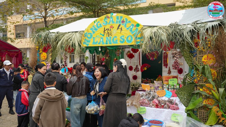 HỘI CHỢ XUÂN 2026 TẠI TRƯỜNG TIỂU HỌC TÂN HÒA DIỄN RA SÔI NỔI, ĐẬM ĐÀ BẢN SẮC TẾT CỔ TRUYỀN- Ảnh 5.
