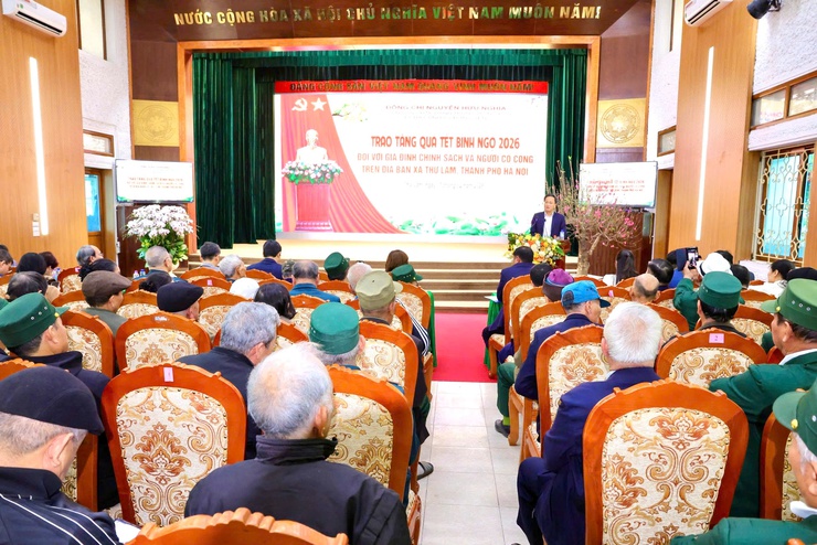 ĐỒNG CHÍ NGUYỄN HỮU NGHĨA- ỦY VIÊN BCH TRUNG ƯƠNG ĐẢNG, BÍ THƯ TỈNH ỦY HƯNG YÊN TỔ CHỨC TRAO QUÀ TẾT NGUYÊN ĐÁN BÍNH NGỌ NĂM 2026 CHO CÁC GIA ĐÌNH CHÍNH SÁCH, NGƯỜI CÓ CÔNG TRÊN ĐỊA BÀN XÃ THƯ LÂM- Ảnh 5.