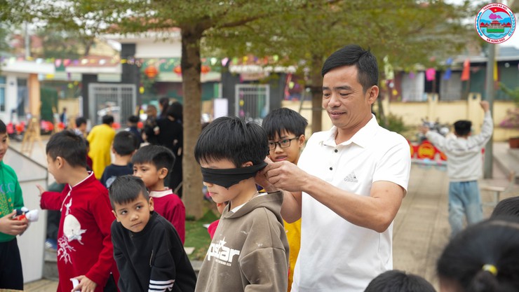 HỘI CHỢ XUÂN 2026 TẠI TRƯỜNG TIỂU HỌC TÂN HÒA DIỄN RA SÔI NỔI, ĐẬM ĐÀ BẢN SẮC TẾT CỔ TRUYỀN- Ảnh 13.